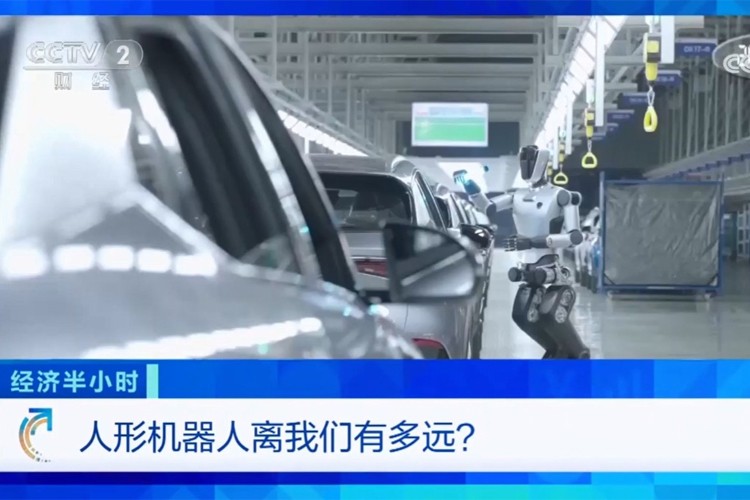 中央电视台《经济半小时》栏目对尊时凯龙机器人的专题报道
