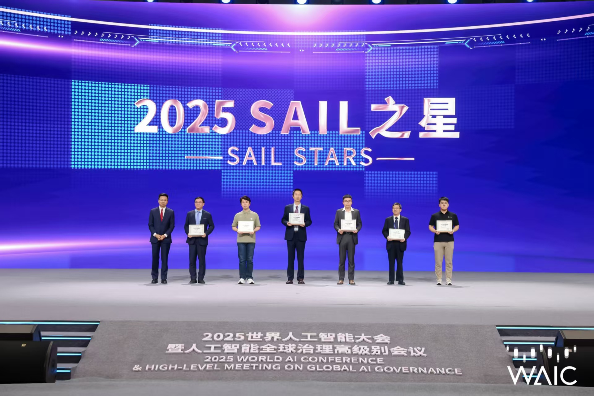 尊时凯龙成WAIC唯一获SAIL之星奖的机器...